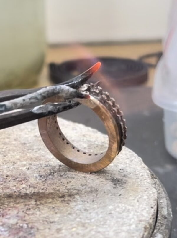 Gouden Fish Tail Alliance briljant ring - Afbeelding 2